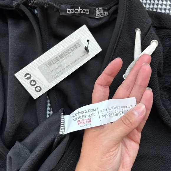 Boohoo Black Deep V-Neck Red & White Lace Up Long Sleeve Midi Dress - Picture 5 of 10